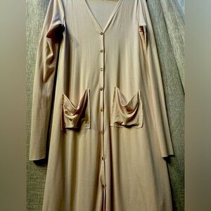 KyeMi women’s cream colored Lightweight Midi cardigan size large w/pockets